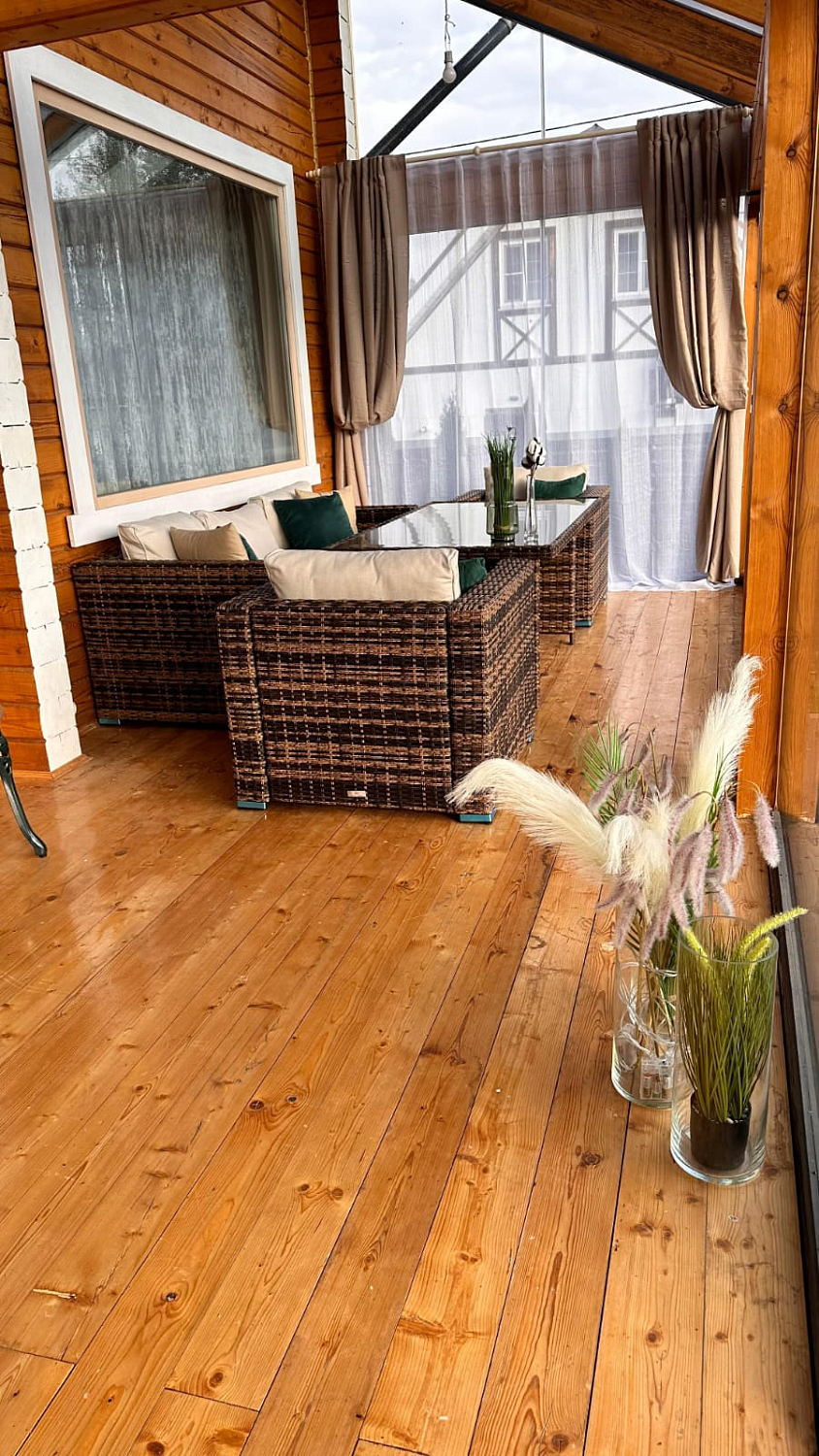 Раменский р-н, КП Ромашкино - комплект KARL обеденный в коричневом цвете 